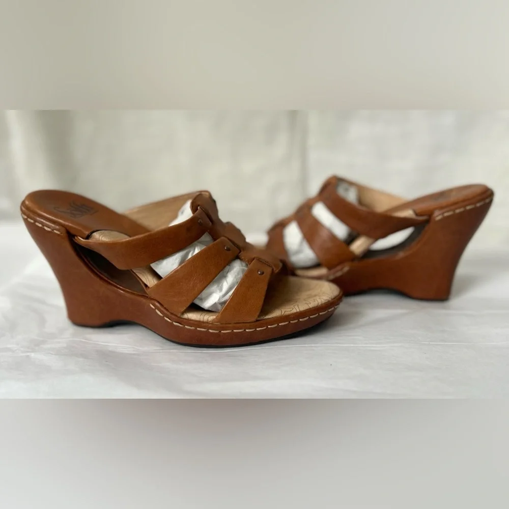 SOFFT Women's Brown Leather Cutout Neutral Minimalist Quiet Luxury Wedge Sandals